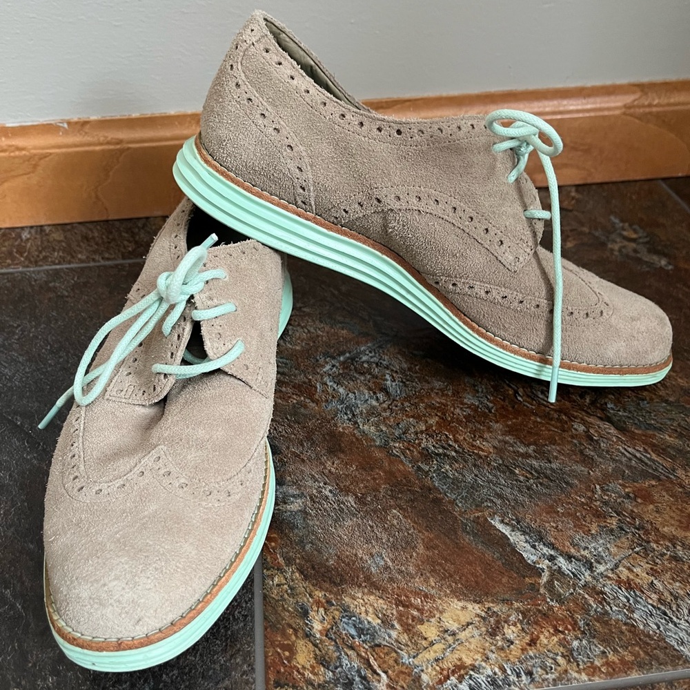 Women’s Cole Haan Lunargrand taupe suede wingtip oxford lace up shoe. Size 7B